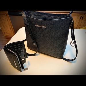 Michael Kors Jet Set Large Saffiano Leather bag.